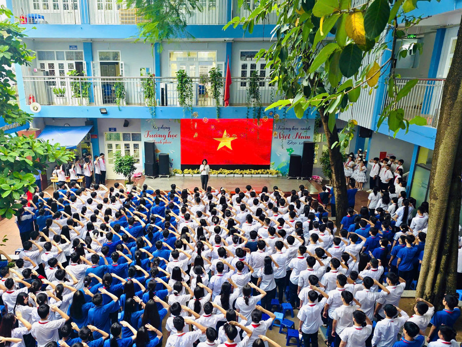 Giờ Chào cờ tại Trường THCS Chương Dương sáng 22/9.