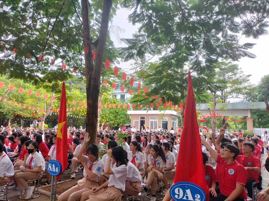 Các em học sinh hào hứng tham gia trả lời câu hỏi. chao-co-2.jpg