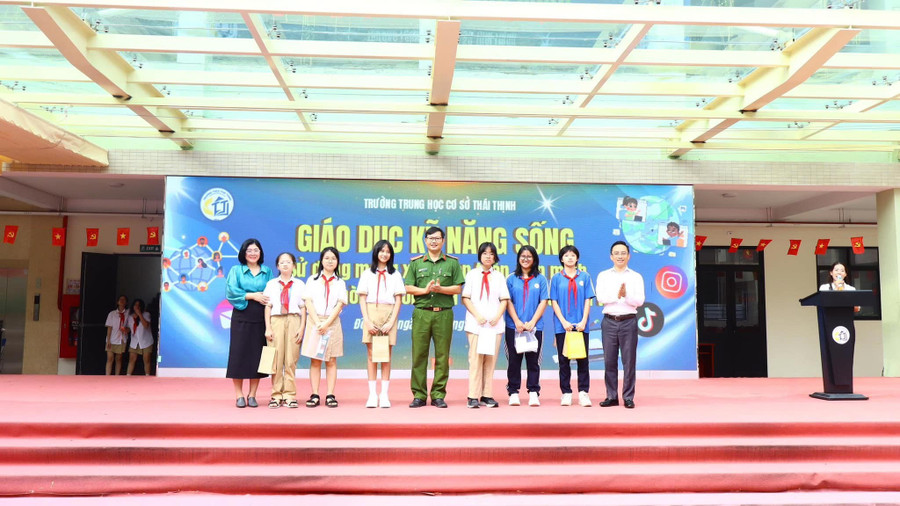 Chương trình Giáo dục kỹ năng sống tại Trường THCS Thái Thịnh là hoạt động thường niên được tổ chức từ đầu mỗi năm học. thai-thinh-2.jpg