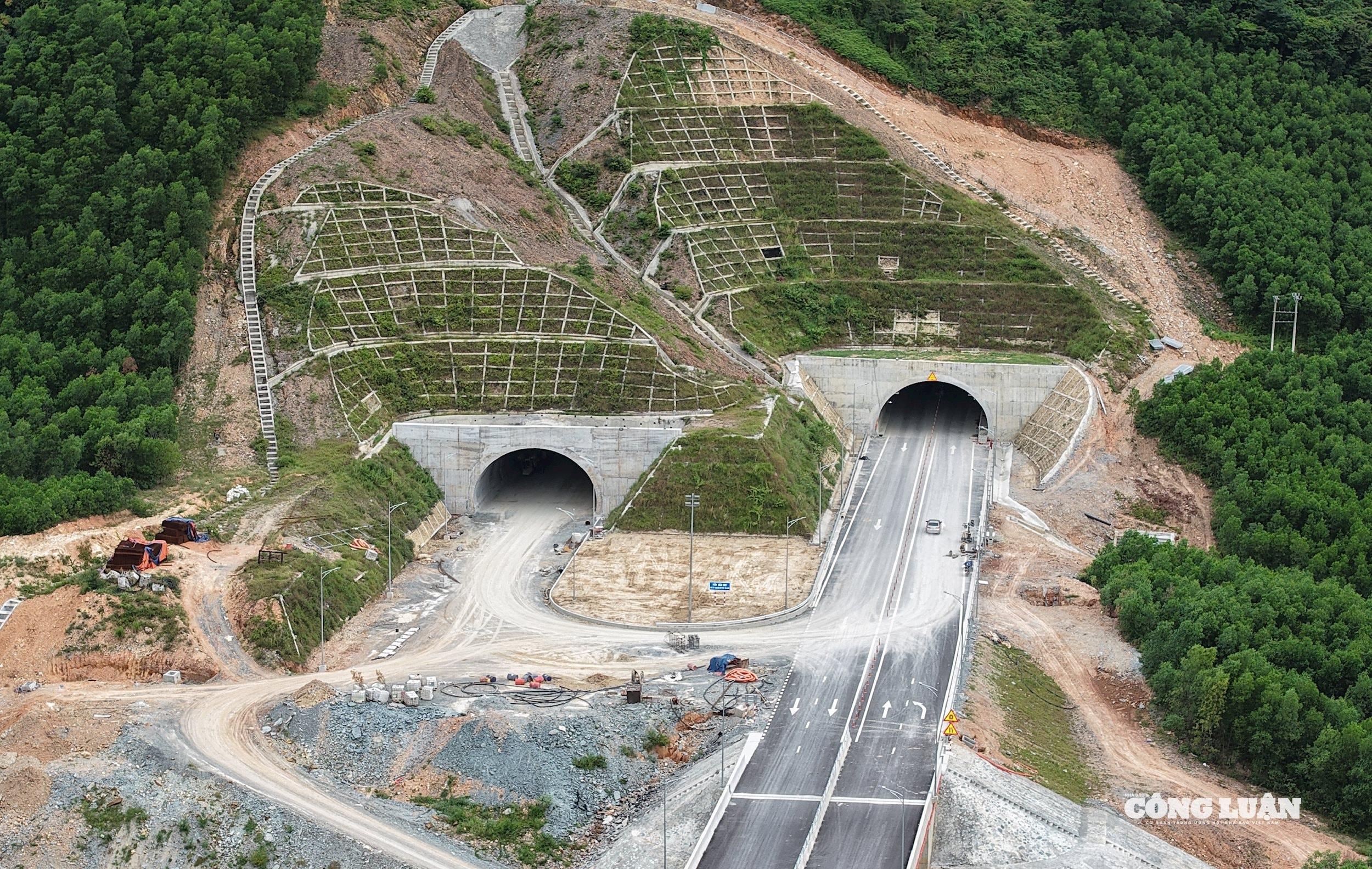 Hình ảnh hầm Đèo Bụt trên cao tốc Vũng Áng - Bùng dự kiến sẽ được đầu tư xây dựng hoàn thiện để khai thác cả 2 ống hầm.