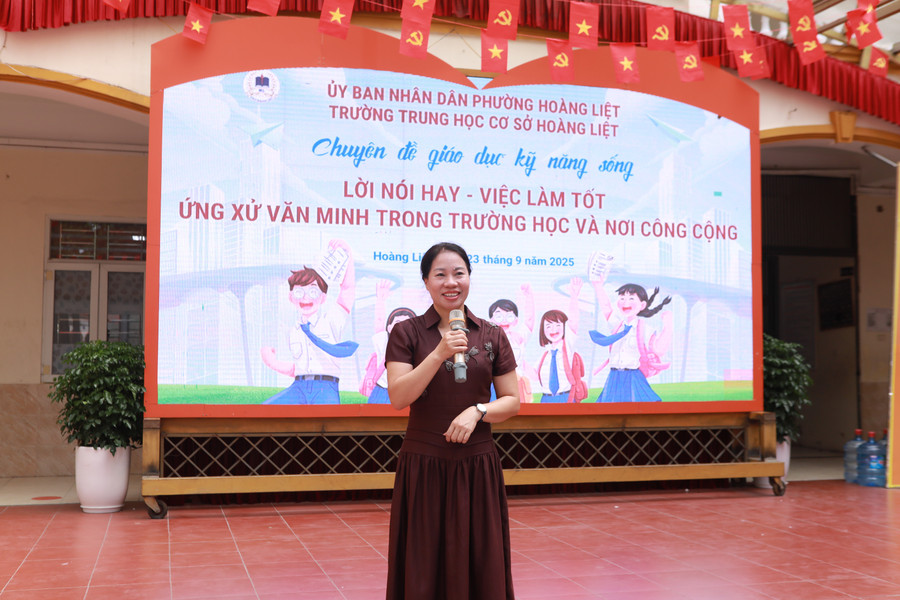 Nhà giáo Nguyễn Thị Xuân - Hiệu trưởng Trường THCS Hoàng Liệt nhấn mạnh về tầm quan trọng của giáo dục kỹ năng sống cho học sinh. 4.jpg