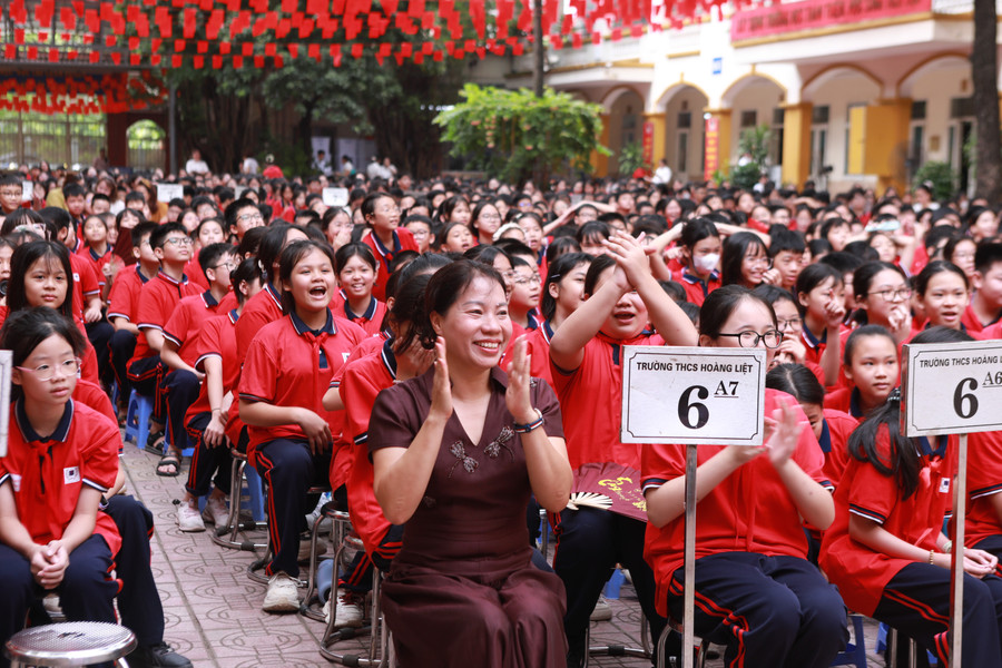 Cô trò Trường THCS Hoàng Liệt cùng tìm hiểu về nhiều kỹ năng bổ ích về ứng xử văn minh trong học đường và cộng đồng.