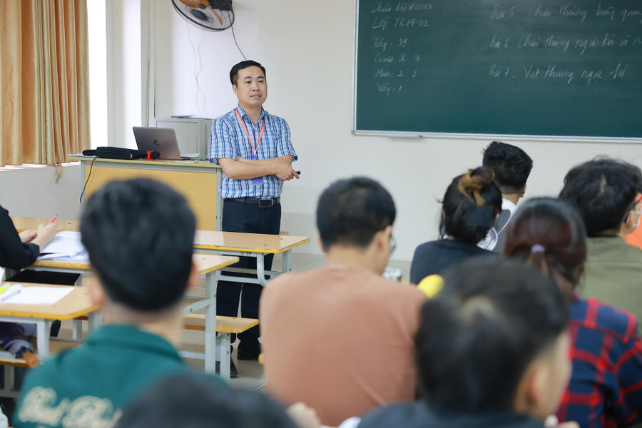 Giáo viên dự bị đại học cao cấp - Mã số V.07.07.17, được áp dụng hệ số lương của viên chức loại A2, nhóm A2.1, từ hệ số lương 4,40 đến hệ số lương 6,78. Ảnh: Internet.