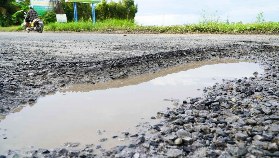 Quốc lộ 61 qua tỉnh An Giang xuống cấp, dày đặc