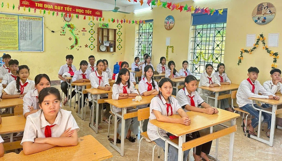 Học sinh Trường THCS Long Cốc trong giờ học.