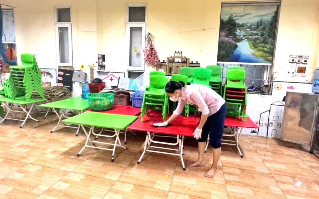 Trường học tập trung khắc phục hậu quả bão số 10. Ảnh: Sở GD-ĐT Hà Nội Bộ trưởng Bộ Giáo dục và Đào tạo vừa có công điện gửi giám đốc sở giáo dục và đào tạo các tỉnh, thành phố từ Huế trở ra về việc khắc phục hậu quả bão số 10 và chủ động ứng phó bão số 11.