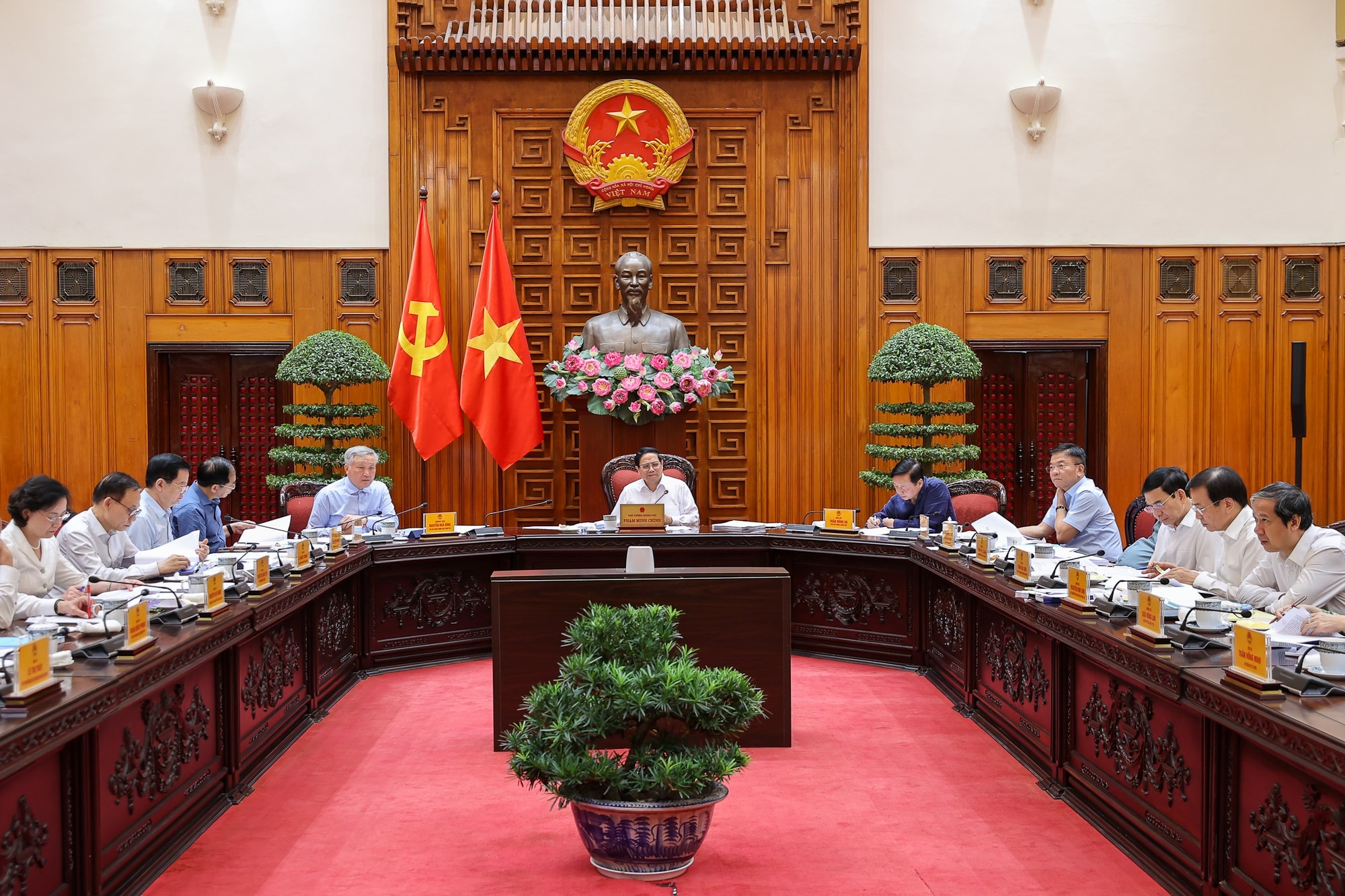 Tiếp tục hoàn thiện dự thảo nghị quyết của Bộ Chính trị về chấn hưng và phát triển văn hóa- Ảnh 1. Tiếp tục hoàn thiện dự thảo nghị quyết của Bộ Chính trị về chấn hưng và phát triển văn hóa- Ảnh 1.