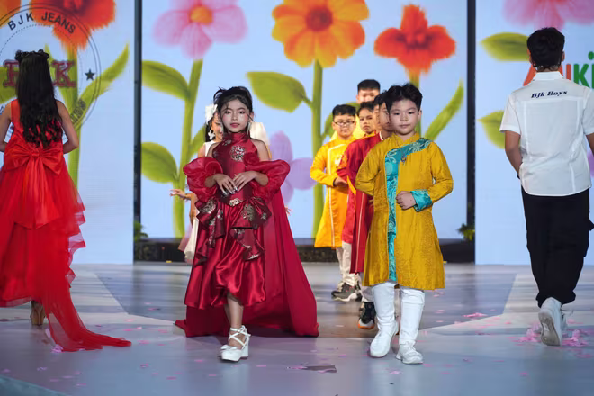 Những bộ cánh này hứa hẹn tạo nên “cơn sốt” trên thị trường, với thiết kế độc quyền, chất liệu cao cấp và phong cách thời trang dẫn đầu xu hướng