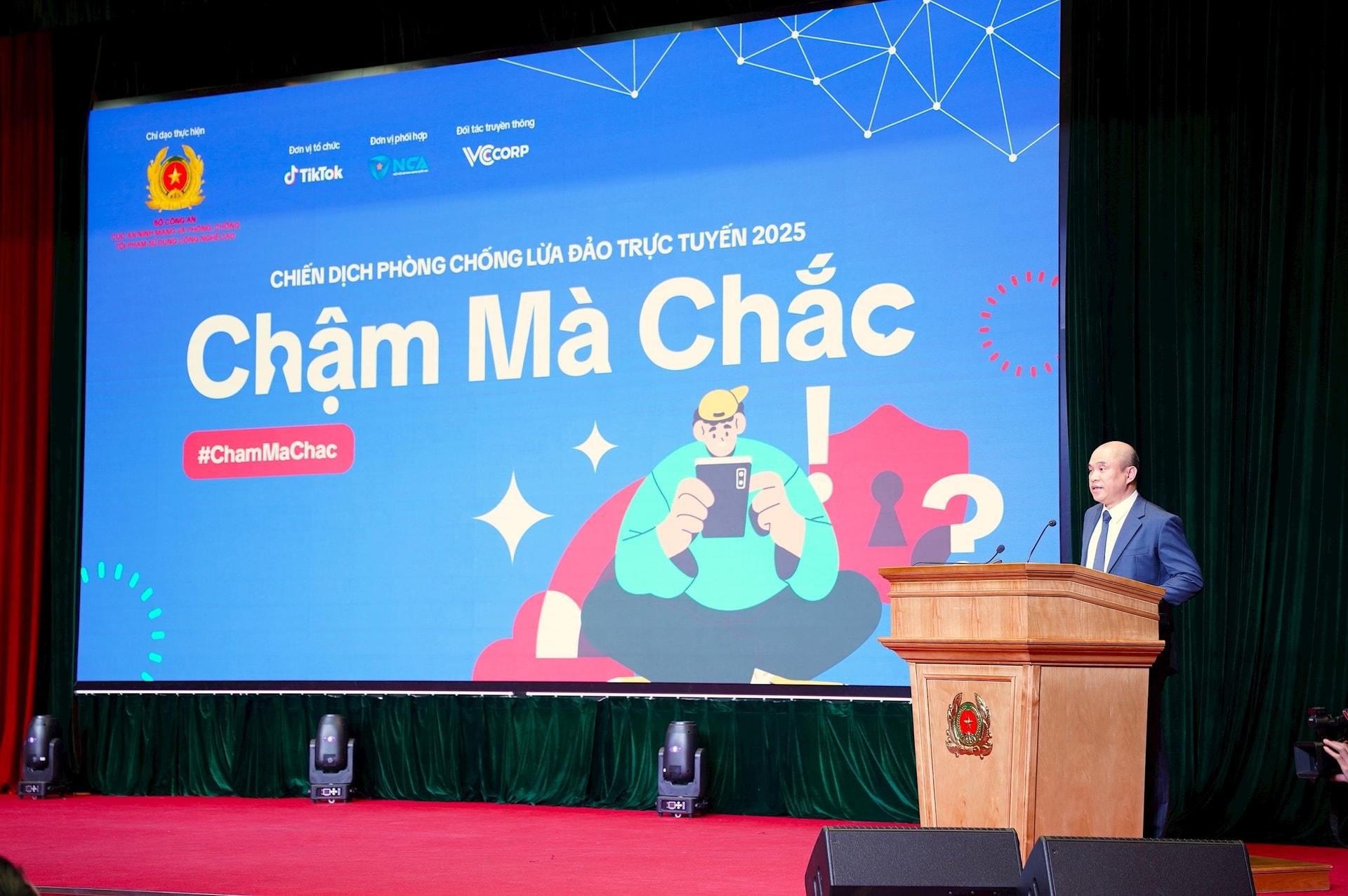 dai-ta-ha-van-bac-pho-cuc-truong-cuc-an-ninh-mang-va-phong-chong-toi-pham-su-dung-cong-nghe-cao-bo-cong-an-phat-bieu-khai-mac.jpeg