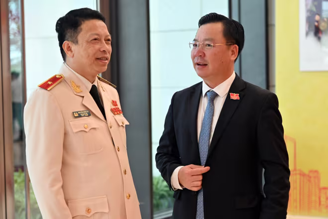 Các đại biểu trao đổi bên lề phiên khai mạc