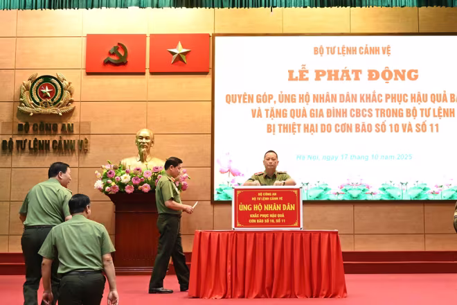 Các đại biểu tham gia ủng hộ tại chương trình
