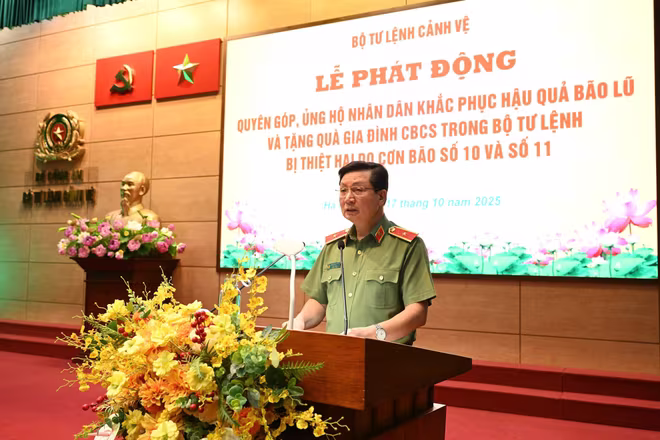 Thiếu tướng Hoàng Đình Chiều - Phó Tư lệnh Bộ Tư lệnh Cảnh vệ phát biểu tại Lễ phát động