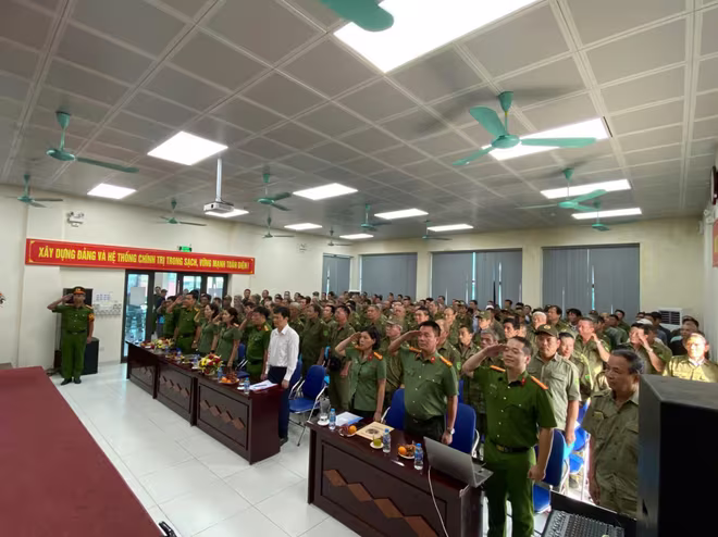 326 học viên là Lực lượng tham gia bảo vệ an ninh trật tự ở cơ sở thuộc 96 tổ dân phố trên địa bàn phường Văn Miếu - Quốc Tử Giám tham gia tập huấn