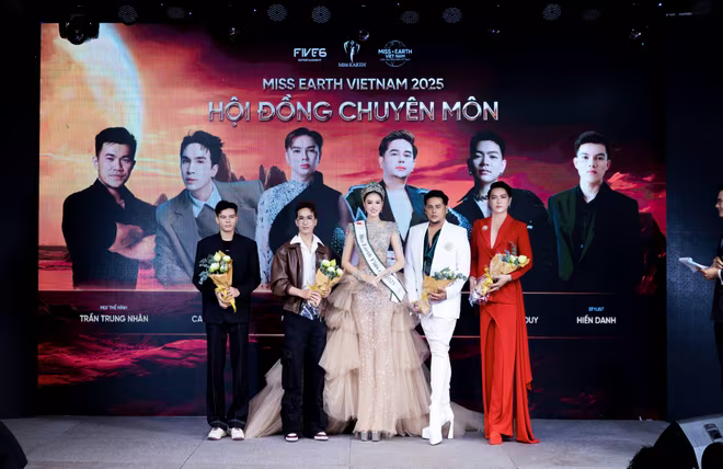 Trịnh Mỹ Anh cùng hội đồng chuyên môn - những người sẽ đồng hành hỗ trợ cô trong hành trình chinh phục sân chơi Miss Earth 2025