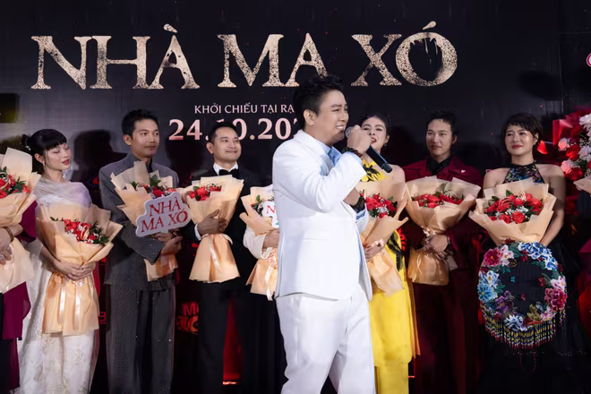 Ca sĩ Hoài Lâm thể hiện ca khúc nhạc phim tại sự kiện
