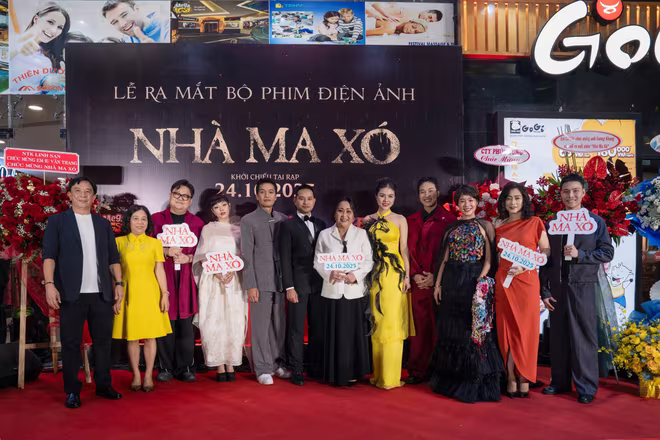 Đạo diễn Trương Dũng và dàn diễn viên của &quot;Nhà ma xó&quot; trong buổi ra mắt tại TP. Hồ Chí Minh