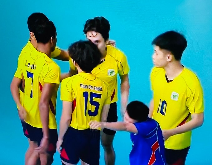 23-bong-chuyen-nam.jpeg