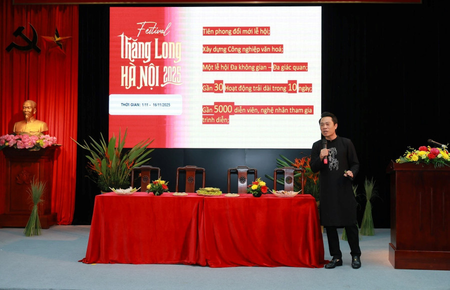 Tổng đạo diễn Phạm Hoàng Giang chia sẻ ý tưởng xây dựng chương trình.