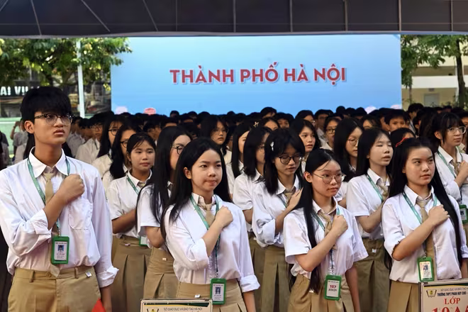 Hà Nội dự kiến hỗ trợ cao nhất gần 1,9 triệu đồng học phí mỗi năm cho học sinh dân lập ảnh 1