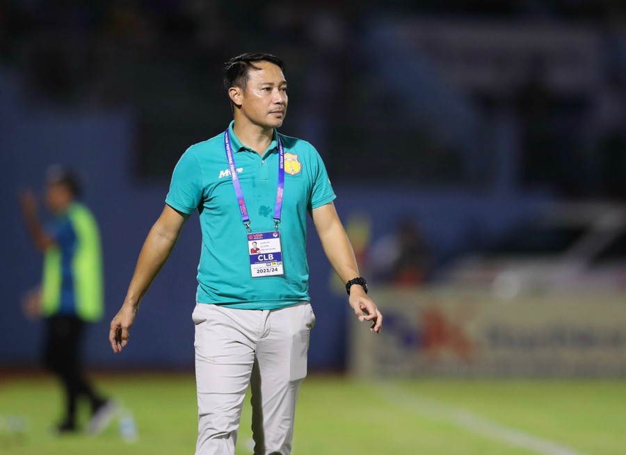 Ông Vũ Hồng Việt chuyển sang làm GĐKT câu lạc bộ Nam Định. clb-nam-dinh15-1699105280627363279544.jpg