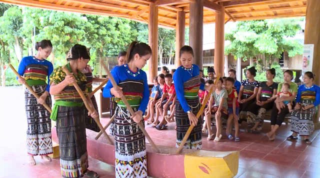 Giữ nhịp khua luống nơi bản Thái Tam Thanh - ảnh 1