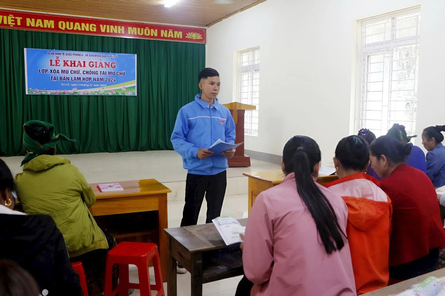 Lớp học xóa mù chữ tại bản Lam Hợp, xã Tri Lễ. xoa-mu-chu-na-2.jpg