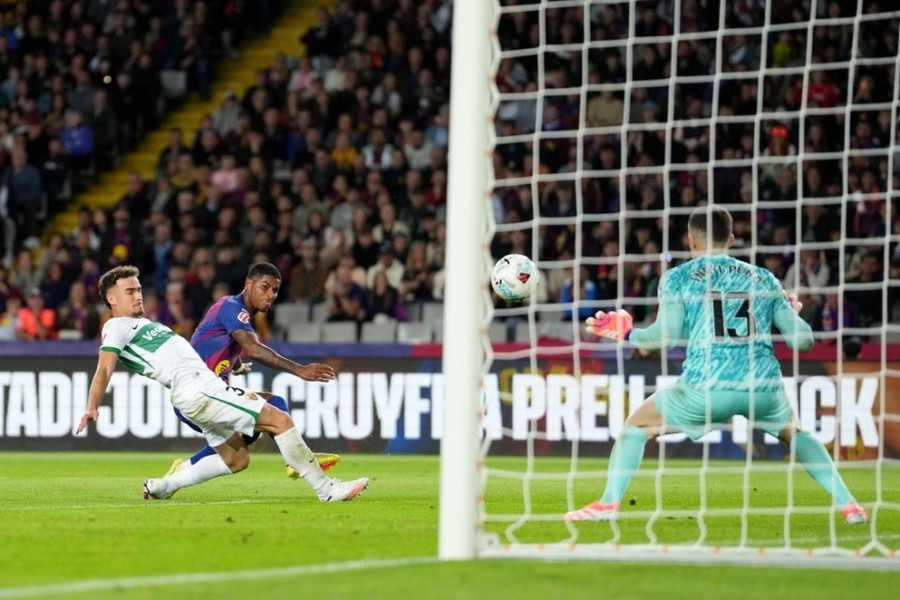 Marcus Rashford ghi bàn ấn định tỷ số 3-1 cho Barcelona trước Elche. tai-xuong.jpg