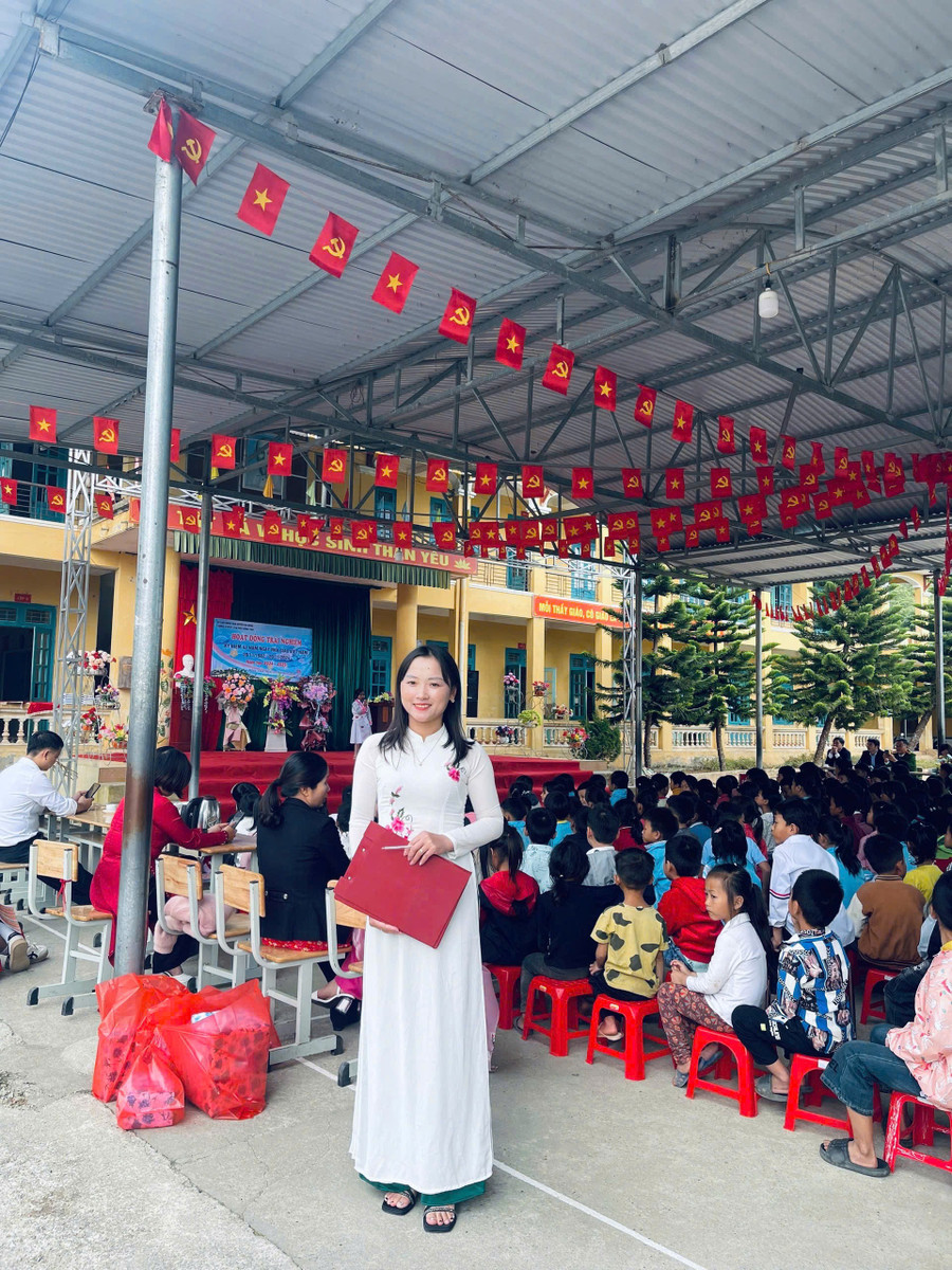 Cô Dương Kim Ngân, giáo viên Trường PTDTBT Tiểu học và THCS Hồng Thái. ngan-2.jpg