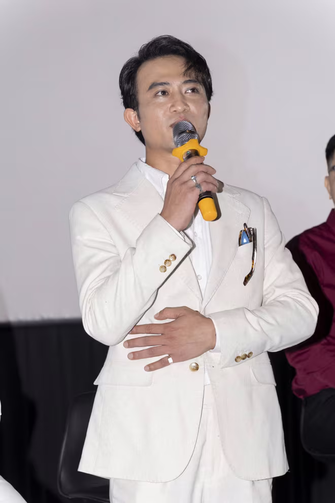 Doãn Quốc Đam nhận nhiều sự quan tâm của truyền thông khi lần đầu tham gia một dự án điện ảnh phía Nam Doãn Quốc Đam nhận nhiều sự quan tâm của truyền thông khi lần đầu tham gia một dự án điện ảnh phía Nam