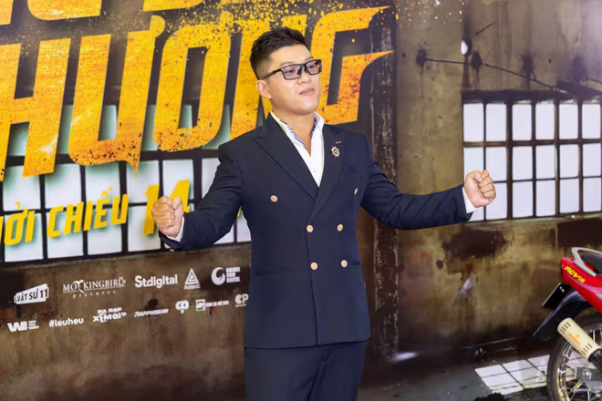 Đạo diễn Dương Minh Chiến nhận về nhiều lời khen với phim đầu tay của mình Đạo diễn Dương Minh Chiến nhận về nhiều lời khen với phim đầu tay của mình