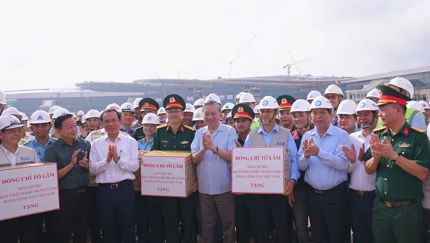 Tổng Bí thư Tô Lâm thăm, kiểm tra tiến độ xây dựng Sân bay Long Thành - ảnh 3