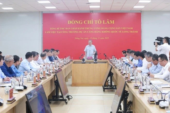 Tổng Bí thư Tô Lâm thăm, kiểm tra tiến độ xây dựng Sân bay Long Thành - ảnh 2