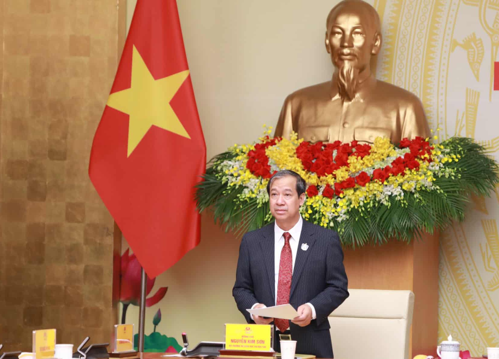 Bộ trưởng Bộ GD&ĐT Nguyễn Kim Sơn phát biểu tại buổi gặp mặt. bt-15-11.jpg