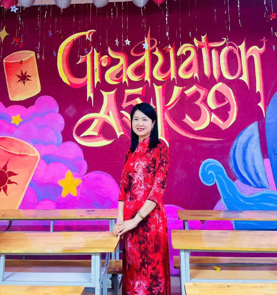 Cô Hoàng Thị Hà – Tổ trưởng chuyên môn Tổ Lý-Tin-CNCN, Trường THPT Hồng Lĩnh. z7239543500106-973695bff25cdeca362e574a8faaab2f.jpg