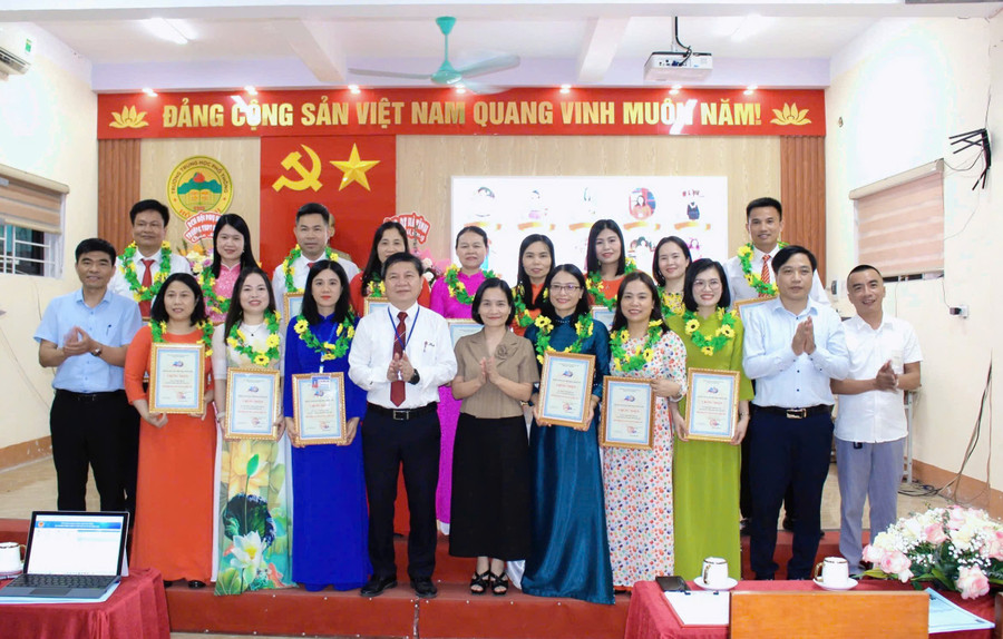 Mỗi thầy cô là những hạt nhân quan trọng trong hành trình đổi mới của Trường THPT Hồng Lĩnh.