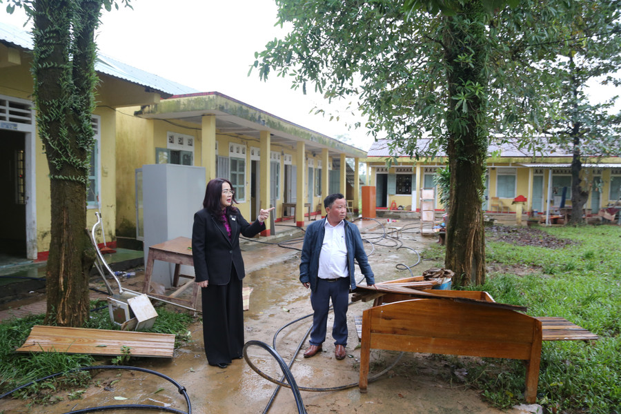 Khu vực nhà nội trú của giáo viên bị ngập, ảnh hưởng nặng. 11.jpg