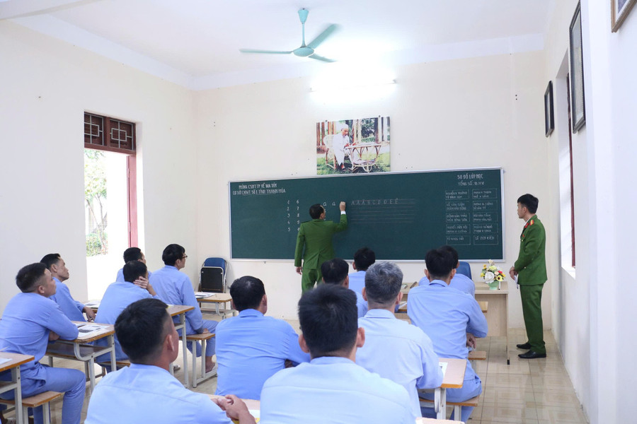 Lớp học được tổ chức 4 buổi/tuần. z7239721566153-0ffd20ad46fc8363c61eb8b650e0b735.jpg