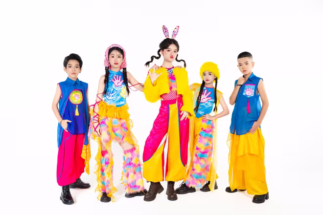 Kim Cương cùng các bạn diễn cùng trong MV đã có những trải nghiệm thú vị khi quay MV