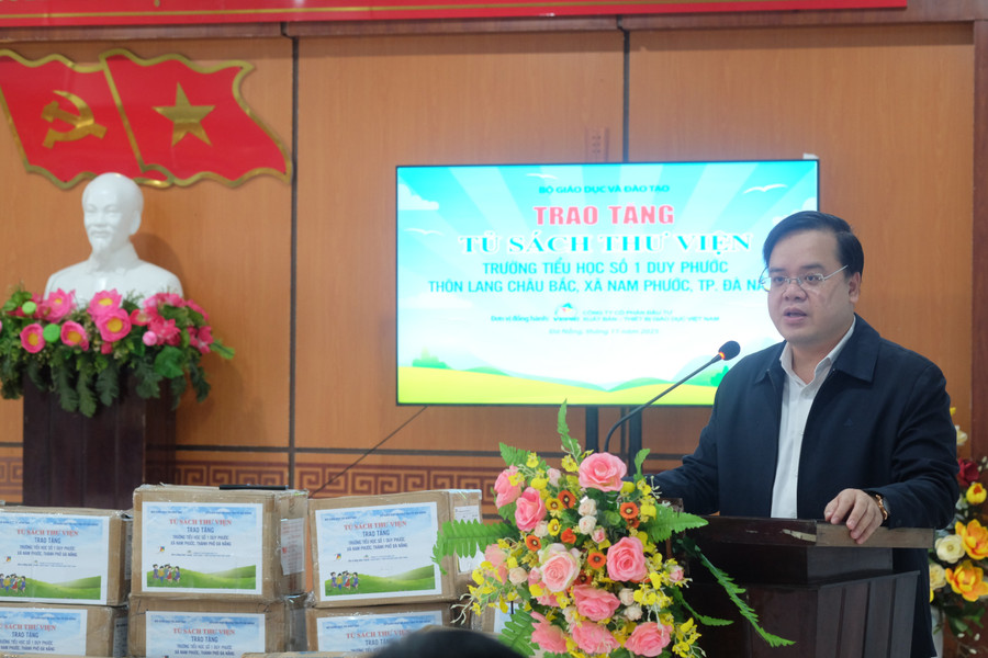 ông Trần Nguyễn Minh Thành – Phó Giám đốc Sở GD&ĐT TP Đà Nẵng phát biểu tại buổi trao sách. dscf6767.jpg