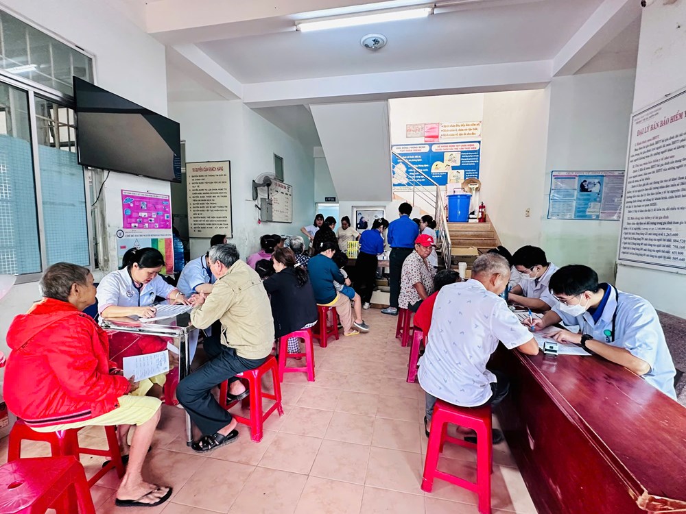 Khánh Hòa:  Ấm tình thầy thuốc nơi vùng “rốn lũ”  - ảnh 5