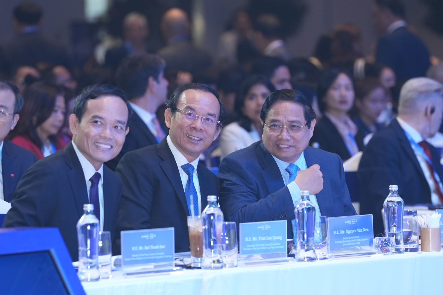 Các đại biểu tham dự phiên khai mạc Diễn đàn 