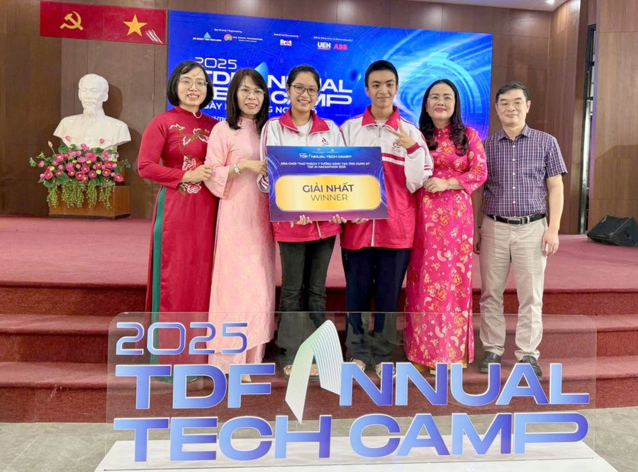 Dự án EchoMind (Trường THPT chuyên Lê Quý Đôn) đạt giải Nhất sân chơi AI Hackathon.
