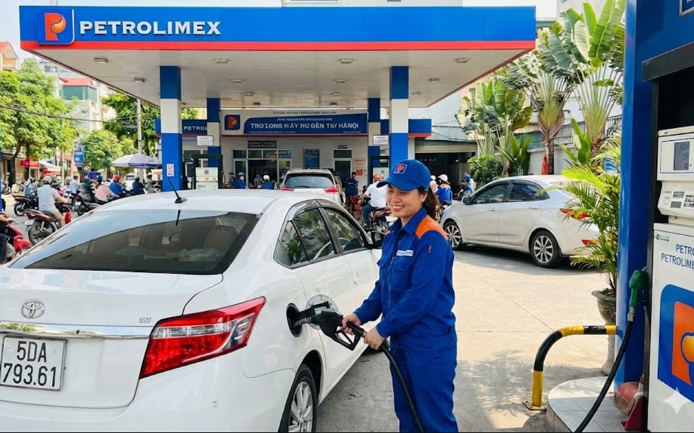 Giá xăng dầu hôm nay 3.12: Xăng giữ giá, dầu thế giới bật tăng - ảnh 1