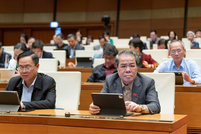 Quang cảnh phiên họp