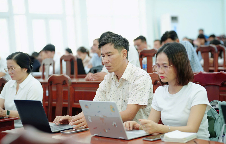 Cán bộ, giảng viên Trường Đại học Kiên Giang tham gia tập huấn “Kiểm định chương trình đào tạo theo Bộ tiêu chuẩn kiểm định AUN-QA”. Ảnh: NY phe-duyet-chuong-trinh-dao-tao-dai-hoc-2.jpg