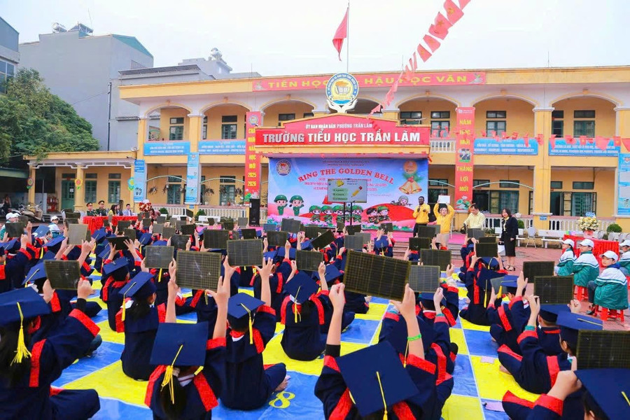 Học sinh sôi nổi trả lời câu hỏi. 5.jpg