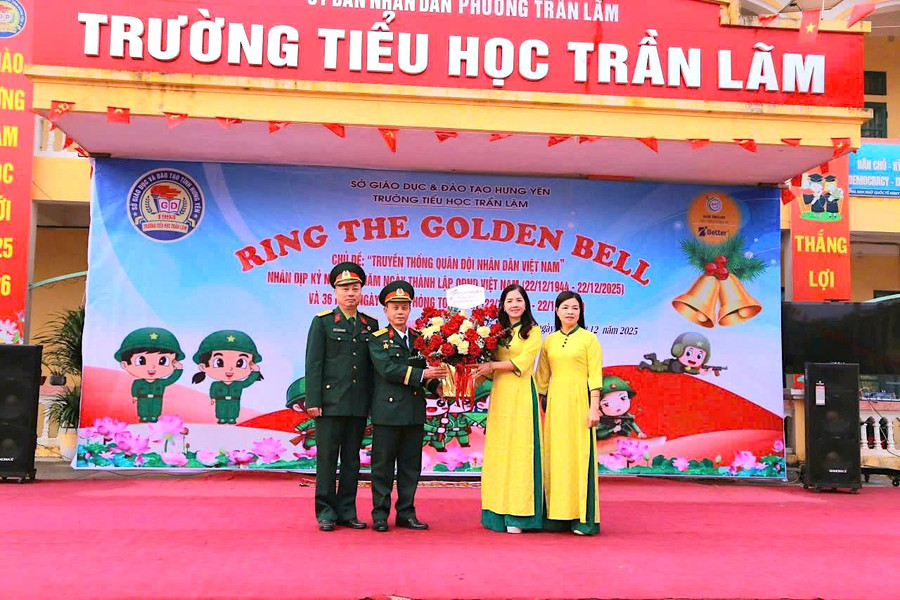 Hội Cựu chiến binh phường Trần Lãm chúc mừng. 3.jpg