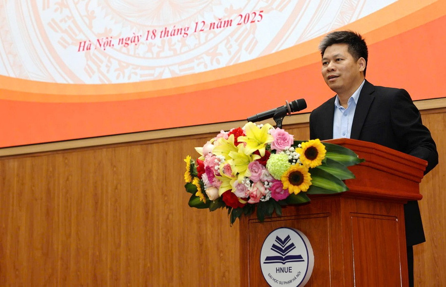 PGS.TS Kiều Văn Hoan – Phó Hiệu trưởng Trường ĐH Sư phạm Hà Nội phát biểu tại buổi lễ. hocsinhgioijpg1.jpg