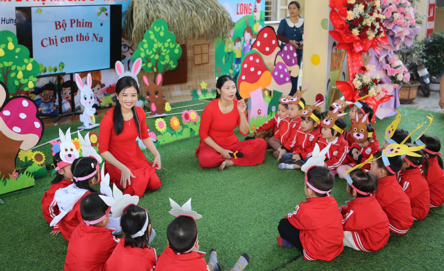 Tiết dạy “Kể chuyện chị em thỏ Na” của cô giáo Đinh Thị Sen và Nguyễn Thị Ánh Linh (Trường Mầm non Bùi Hữu Diên, xã Hồng Minh) img-8392.jpg