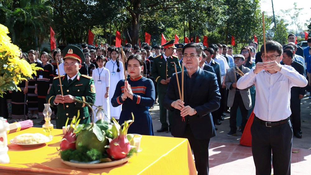 Lãnh đạo tỉnh Quảng Ngãi dâng hương tưởng niệm tại Di tích lịch sử Ngục Kon Tum - ảnh 2